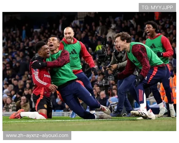 英超球员合照集锦：更衣室与比赛现场集体照